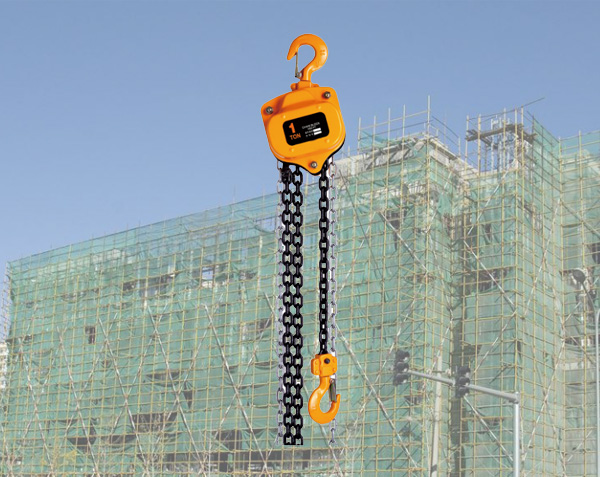 Hand-pulling gourds at construction sites